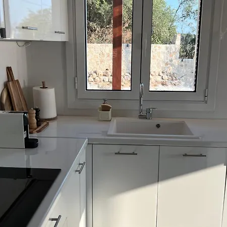 Petra Mare Ano Pavliana