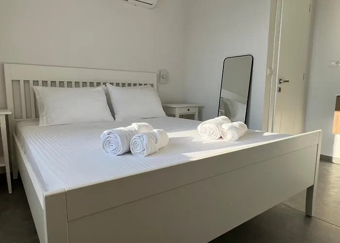 Petra Mare * Ano Pavliana