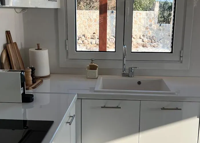 Petra Mare Ano Pavliana